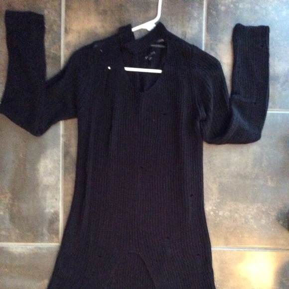 Tunic Sweater w/ Choker - Picture 2 of 6